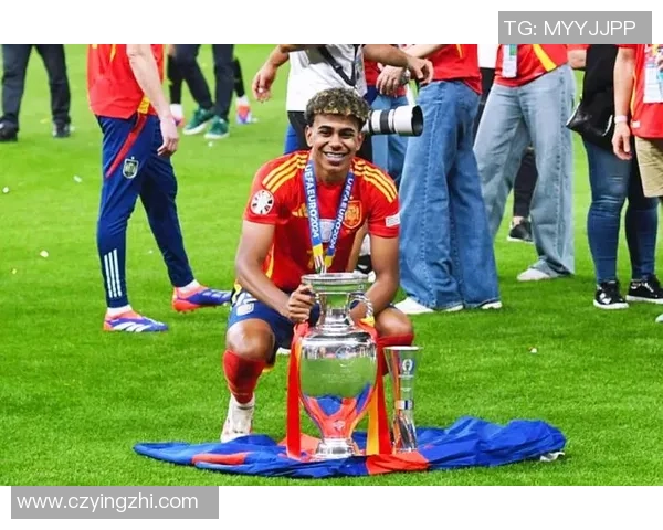 玫瑰少年足球球星成长之路与拼搏故事展现坚韧与梦想