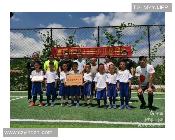 足球明星与父亲的成长故事：从球场到家庭的深情传承与坚持